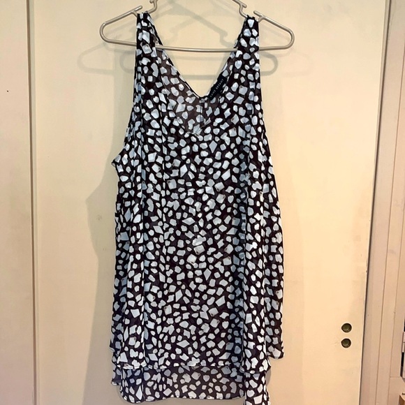 Lane Bryant women’s size 24 L brown with white geometric shapes, tiered tunic - Picture 1 of 5